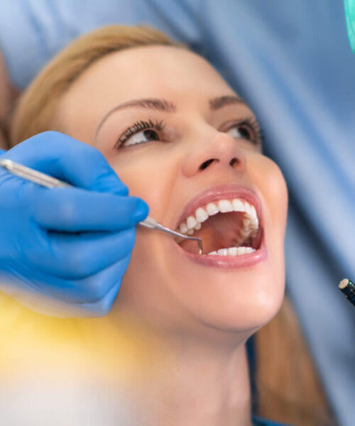 tandlaege-saetter-fokus-paa-det-flotte-smil-med-nyaabnet-klinik-i-broenshoej