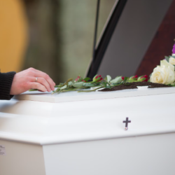 bedemand-i-glamsbjerg-faa-hjaelp-til-en-personlig-afsked